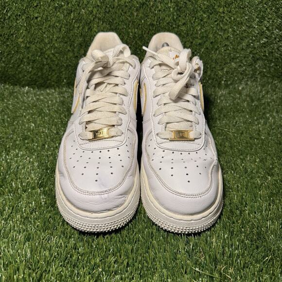 Size 10 - Nike Air Force 1 07 ESS Metallic Gold W - Picture 4 of 7